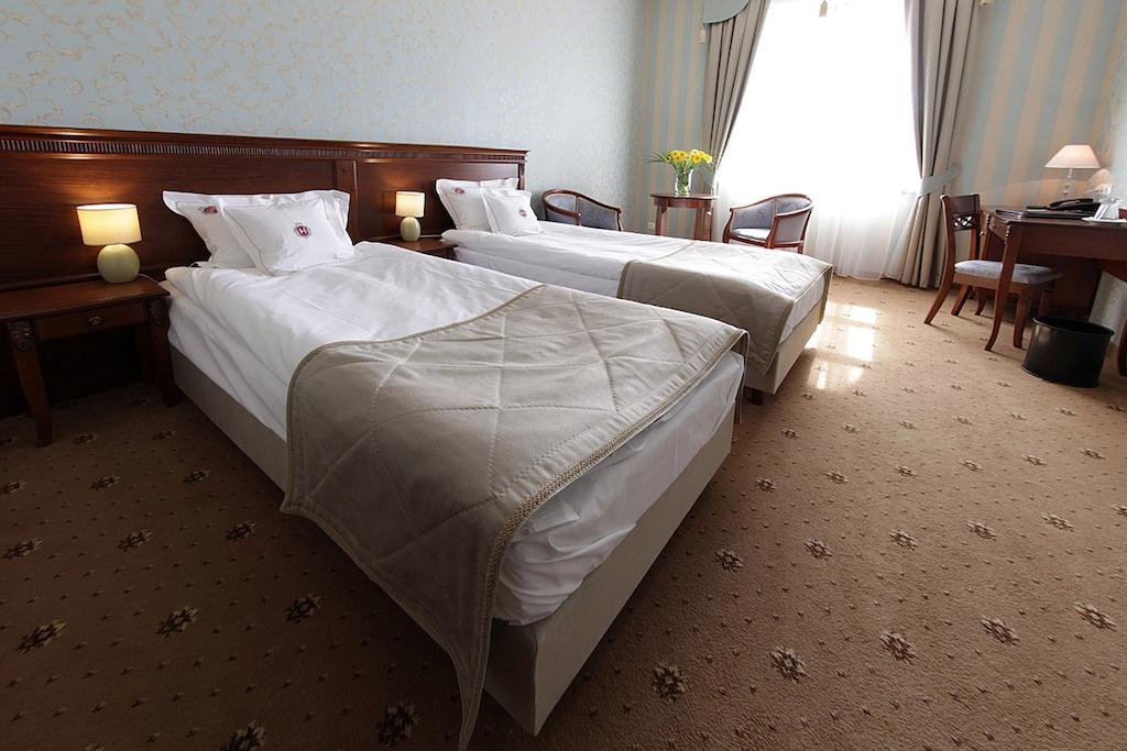 Hotel Jaroslaw Room photo