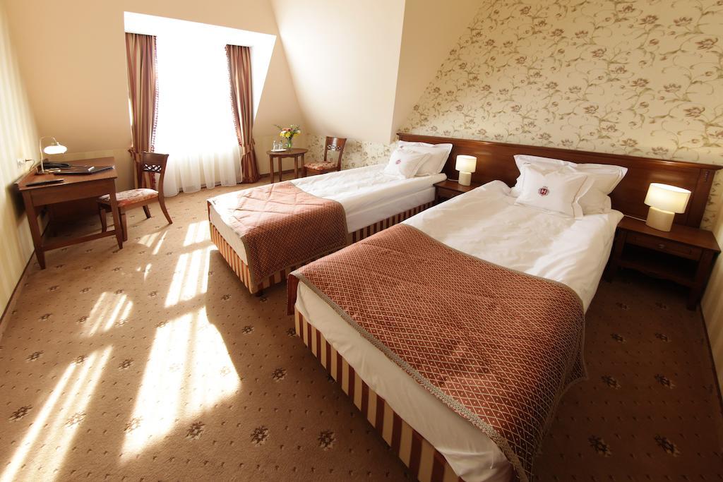 Hotel Jaroslaw Exterior photo