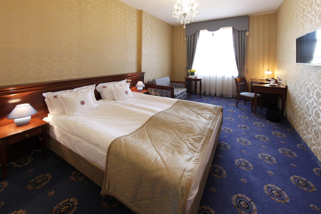Hotel Jaroslaw Exterior photo