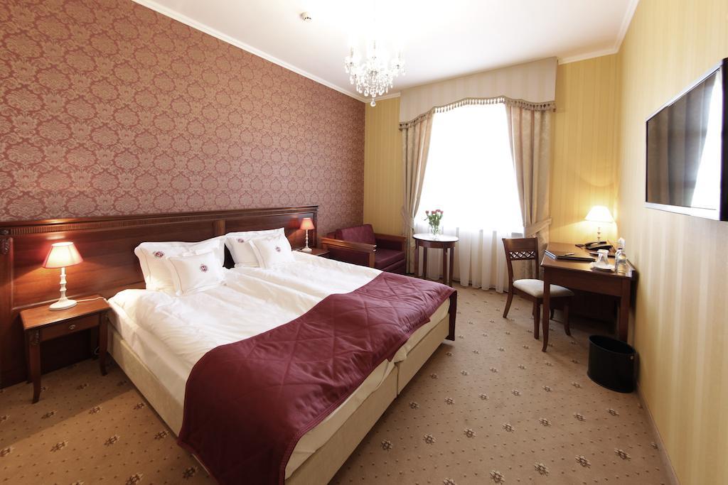 Hotel Jaroslaw Room photo