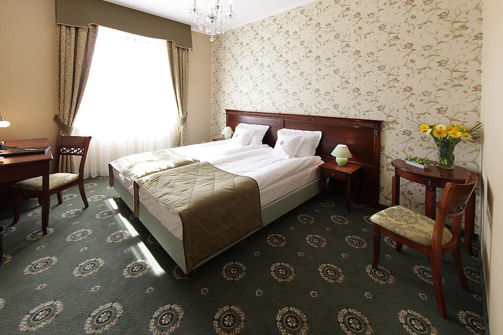 Hotel Jaroslaw Room photo