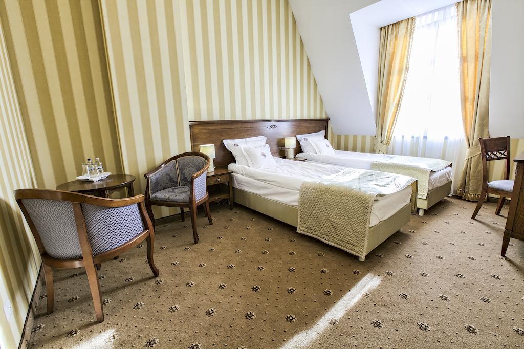 Hotel Jaroslaw Exterior photo