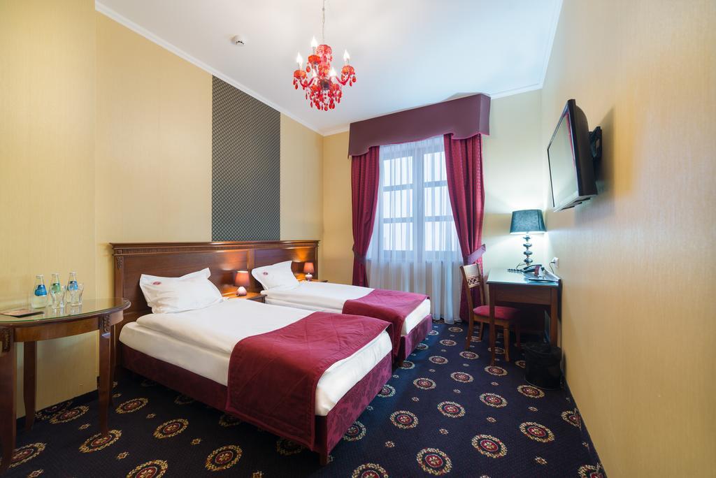Hotel Jaroslaw Exterior photo