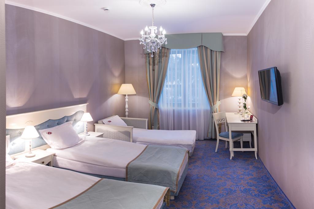 Hotel Jaroslaw Exterior photo
