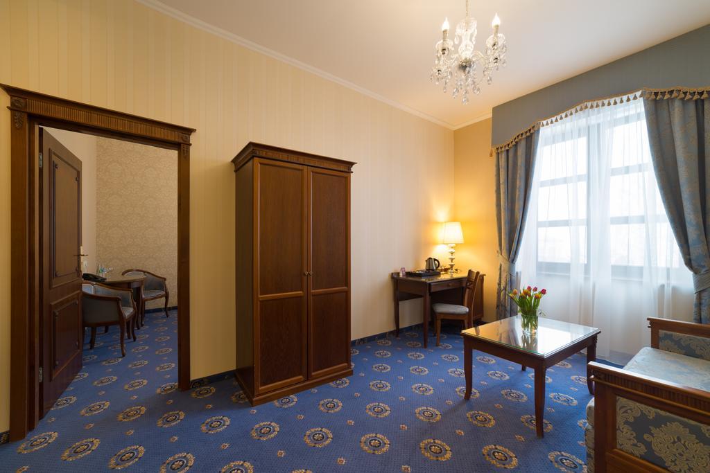 Hotel Jaroslaw Exterior photo