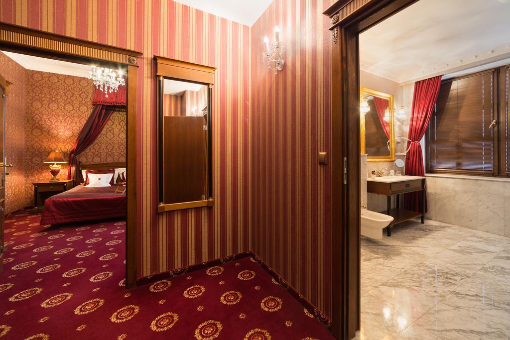 Hotel Jaroslaw Exterior photo