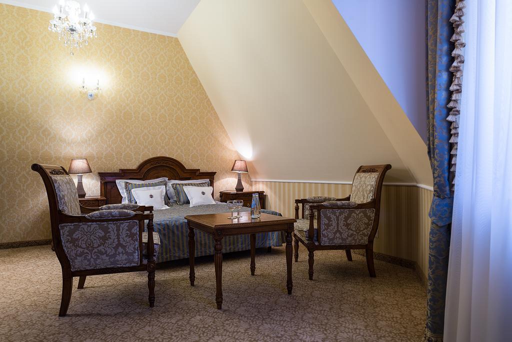 Hotel Jaroslaw Exterior photo
