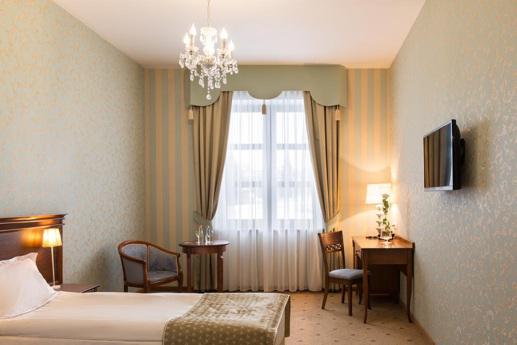 Hotel Jaroslaw Exterior photo