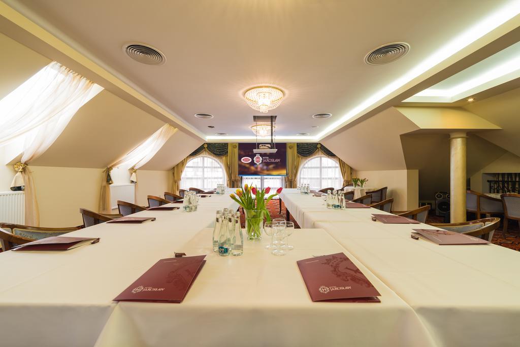 Hotel Jaroslaw Exterior photo