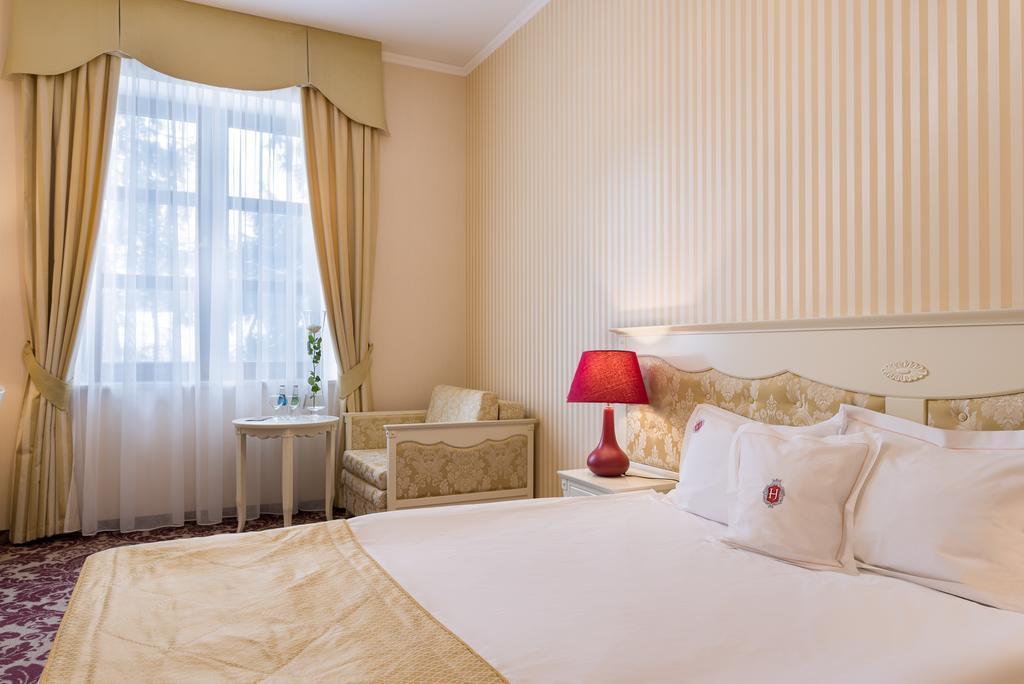 Hotel Jaroslaw Exterior photo