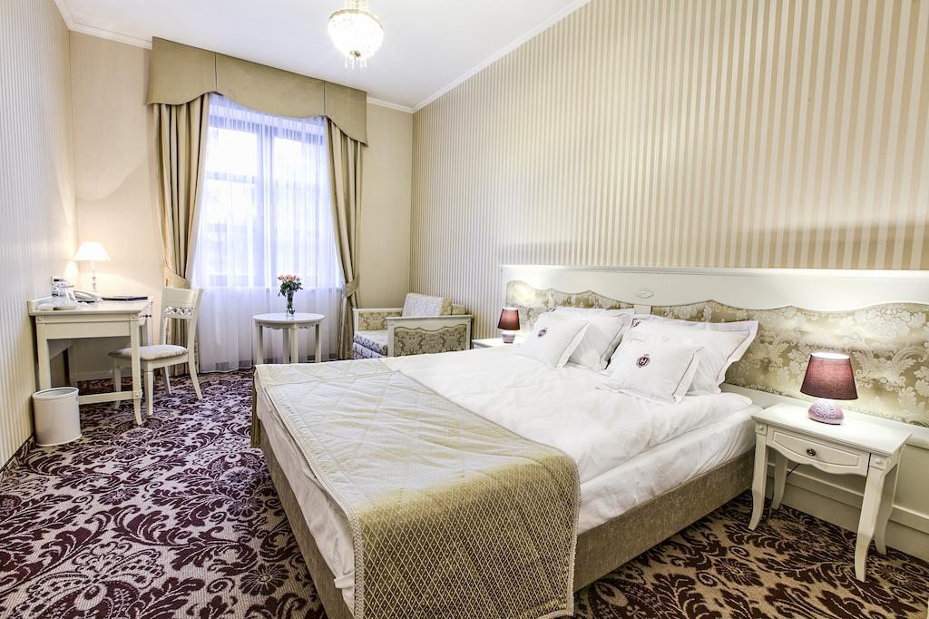 Hotel Jaroslaw Exterior photo