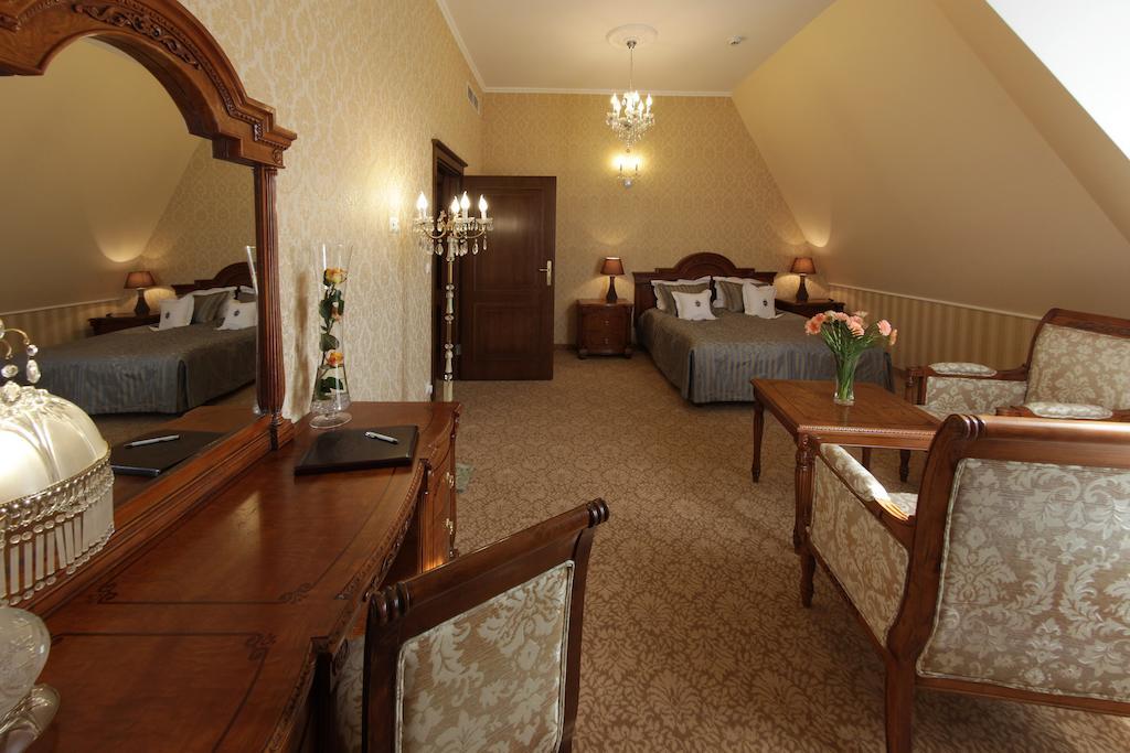Hotel Jaroslaw Exterior photo