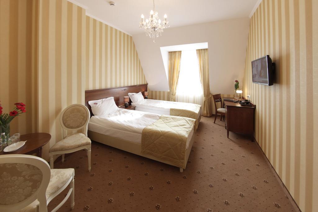 Hotel Jaroslaw Exterior photo